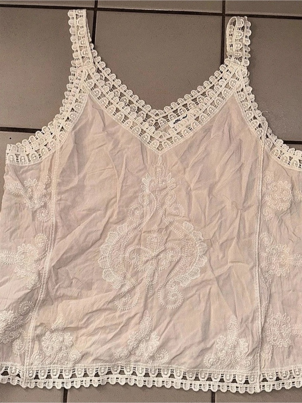 Ultra Pink Embroidered Lace Trim Camisole in Pink Size Medium